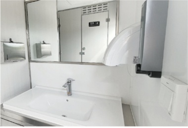 Mobile Toilet Truck — detail 3